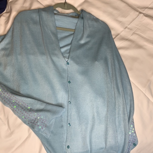 Versatile shawl/sweater- light blue - Picture 3 of 4